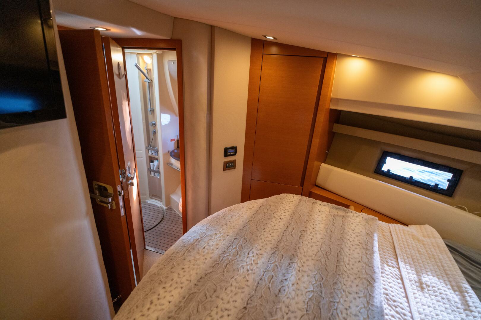 2013 Azimut 40 Flybridge - Image 50