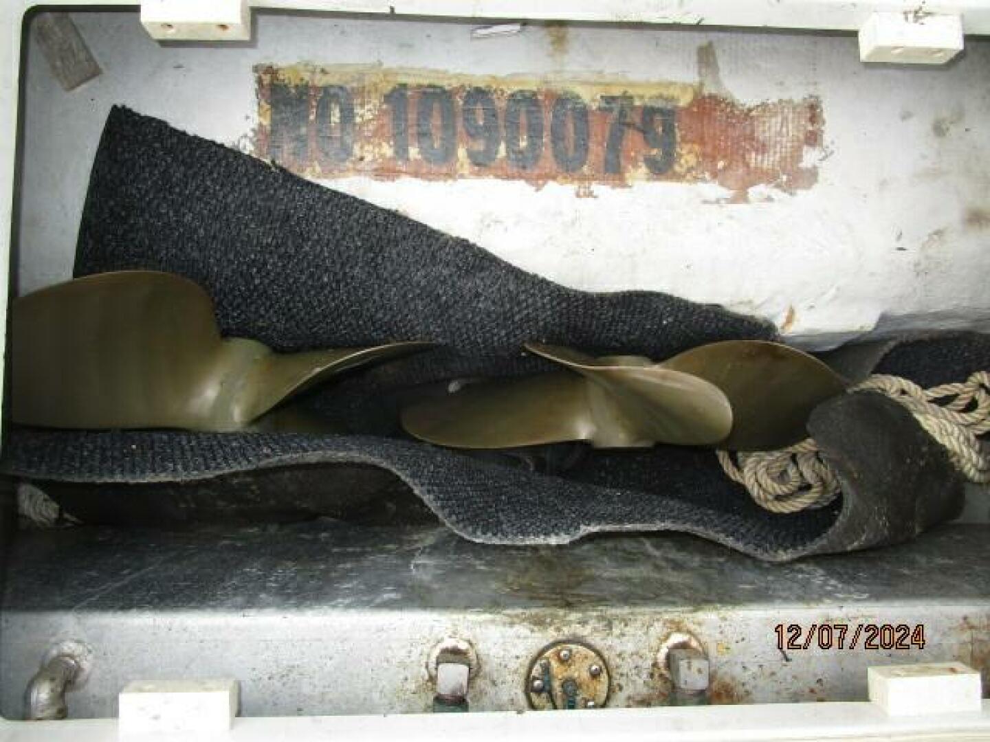 1999 Carver 40 Cockpit - Image 65