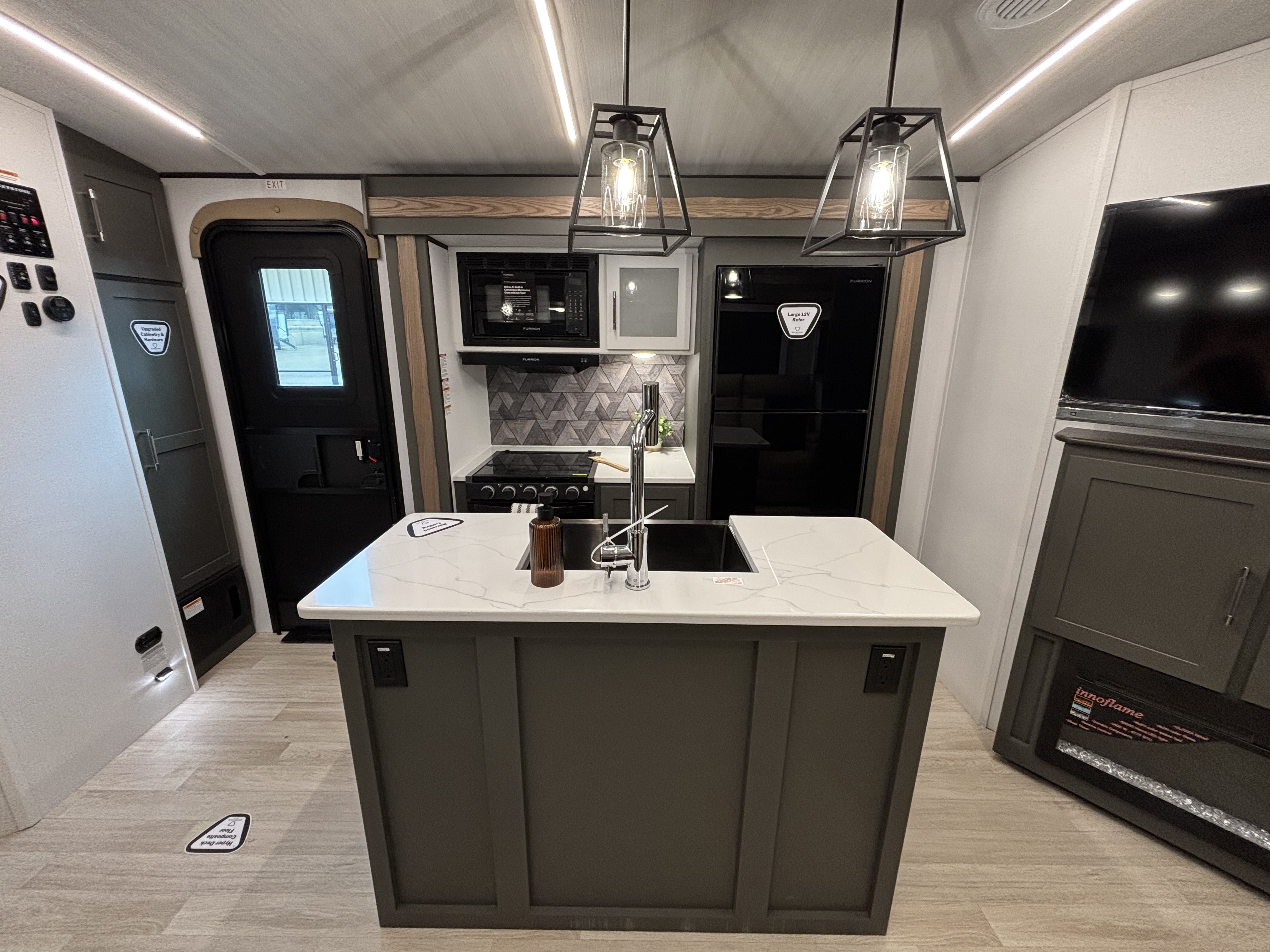 2026 Keystone Bullet Premium 330BKQ - Image 17
