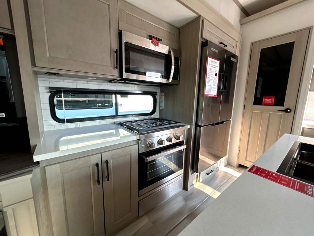 2026 GRAND DESIGN INFLUENCE 3704BH - Image 21