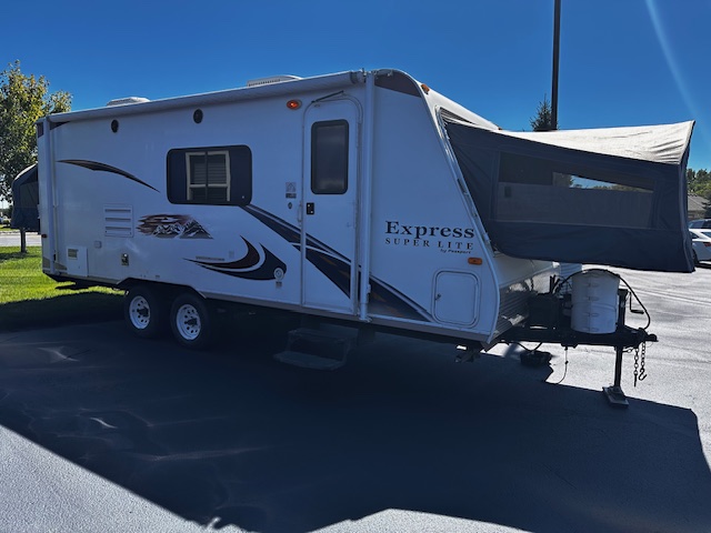 2011 KEYSTONE RV PASSPORT  EXP 235 - Image 3