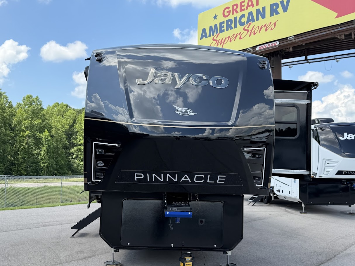 2027 JAYCO PINNACLE 32RLTS - Image 2