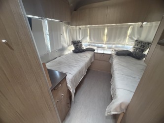 2019 AIRSTREAM FLYING CLOUD 26RB - Image 11