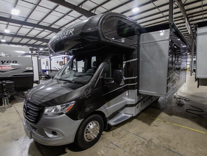 2023 Forest River Sunseeker 2400TSD - Image 5