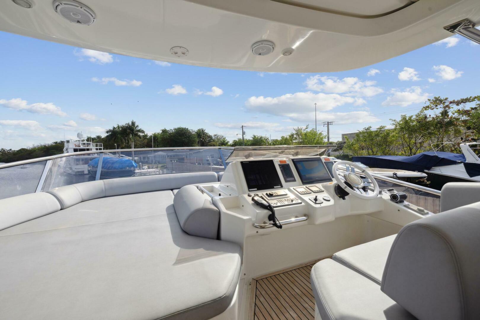 2013 Azimut 70 - Image 11