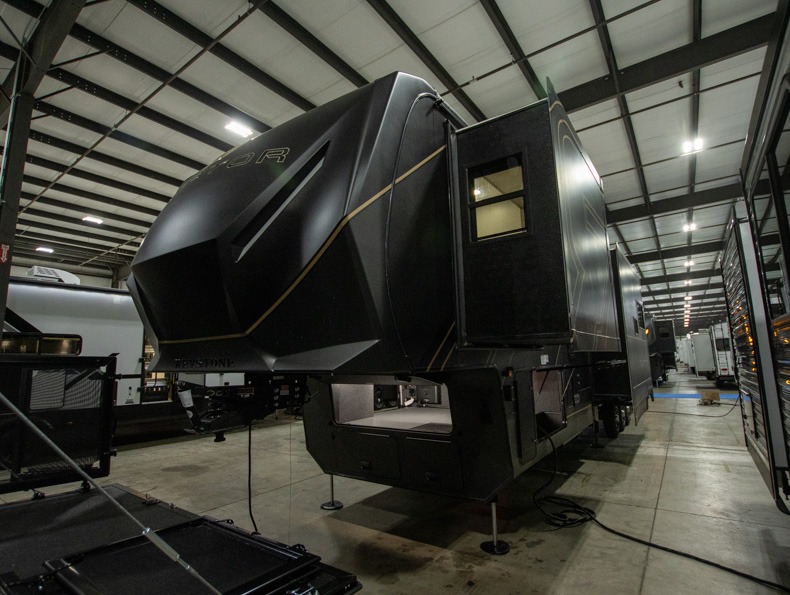 2026 Keystone Raptor 430 - Image 5