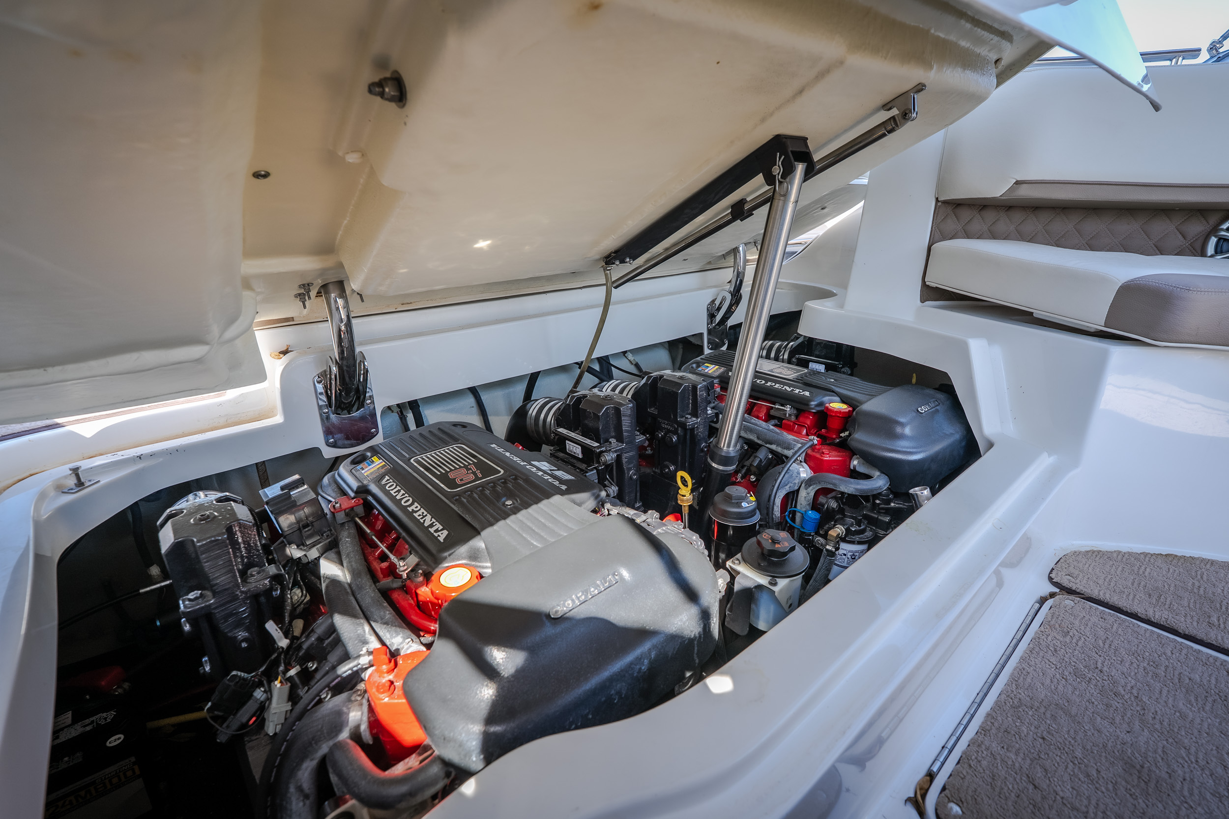 2010 Cobalt 302 - Image 45