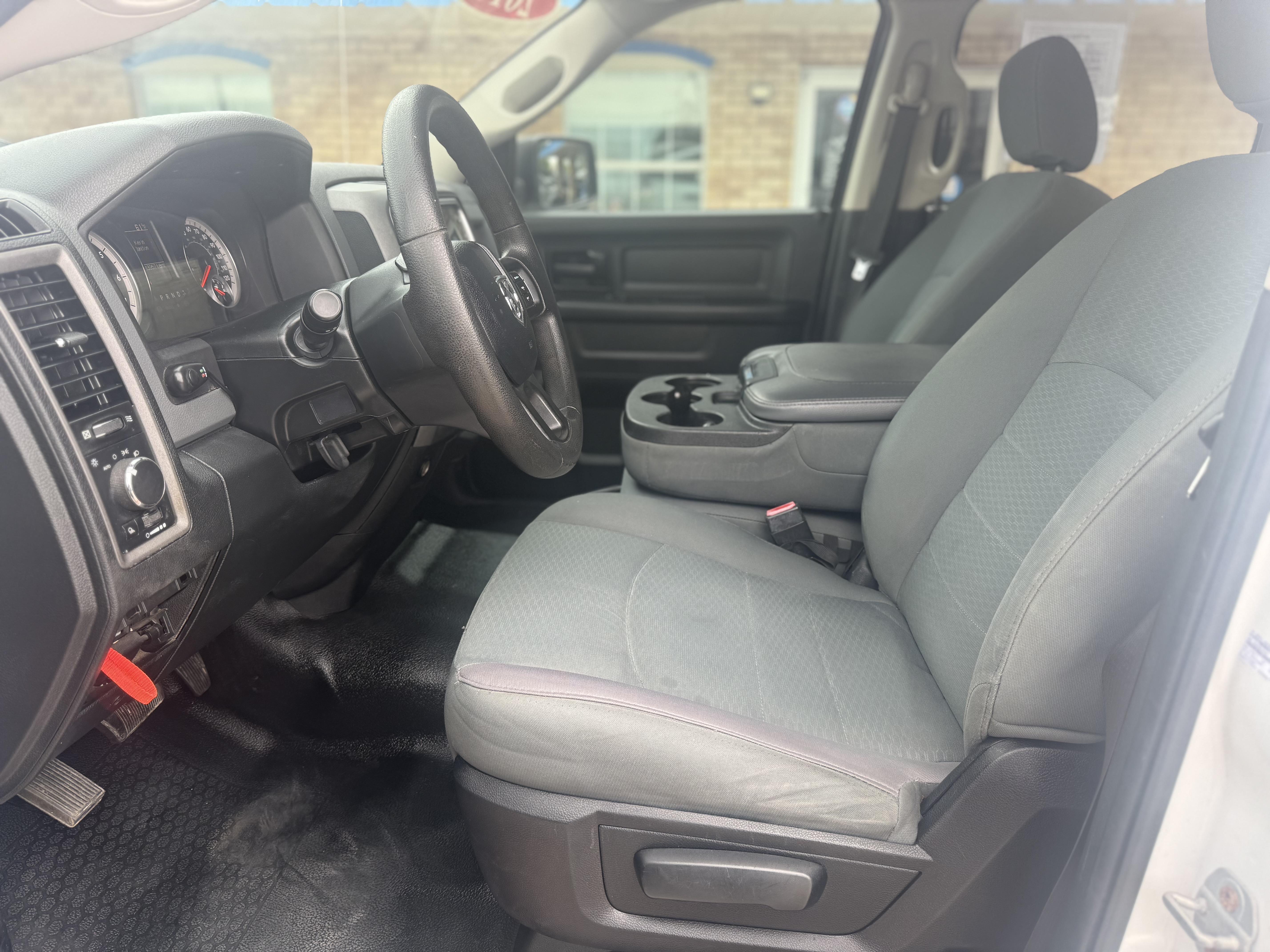 2016 Ram 1500 Pickup-V8 Crew Cab Tradesman 4WD - Image 19