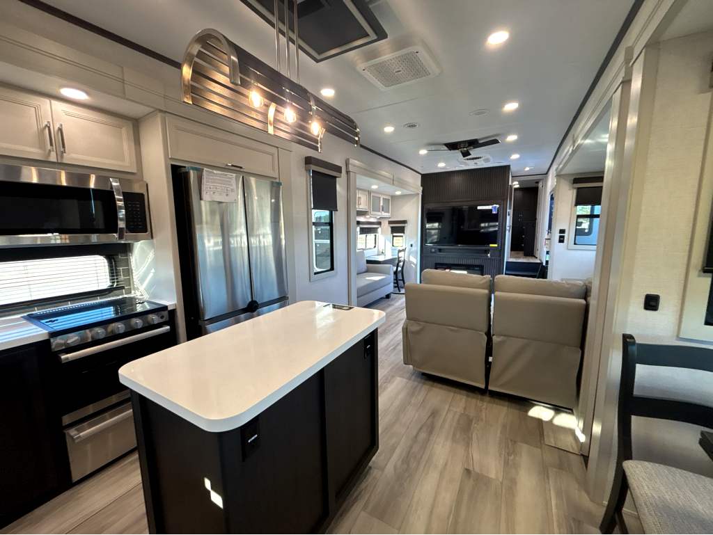2026 Keystone AVALANCHE 366LS - Image 18
