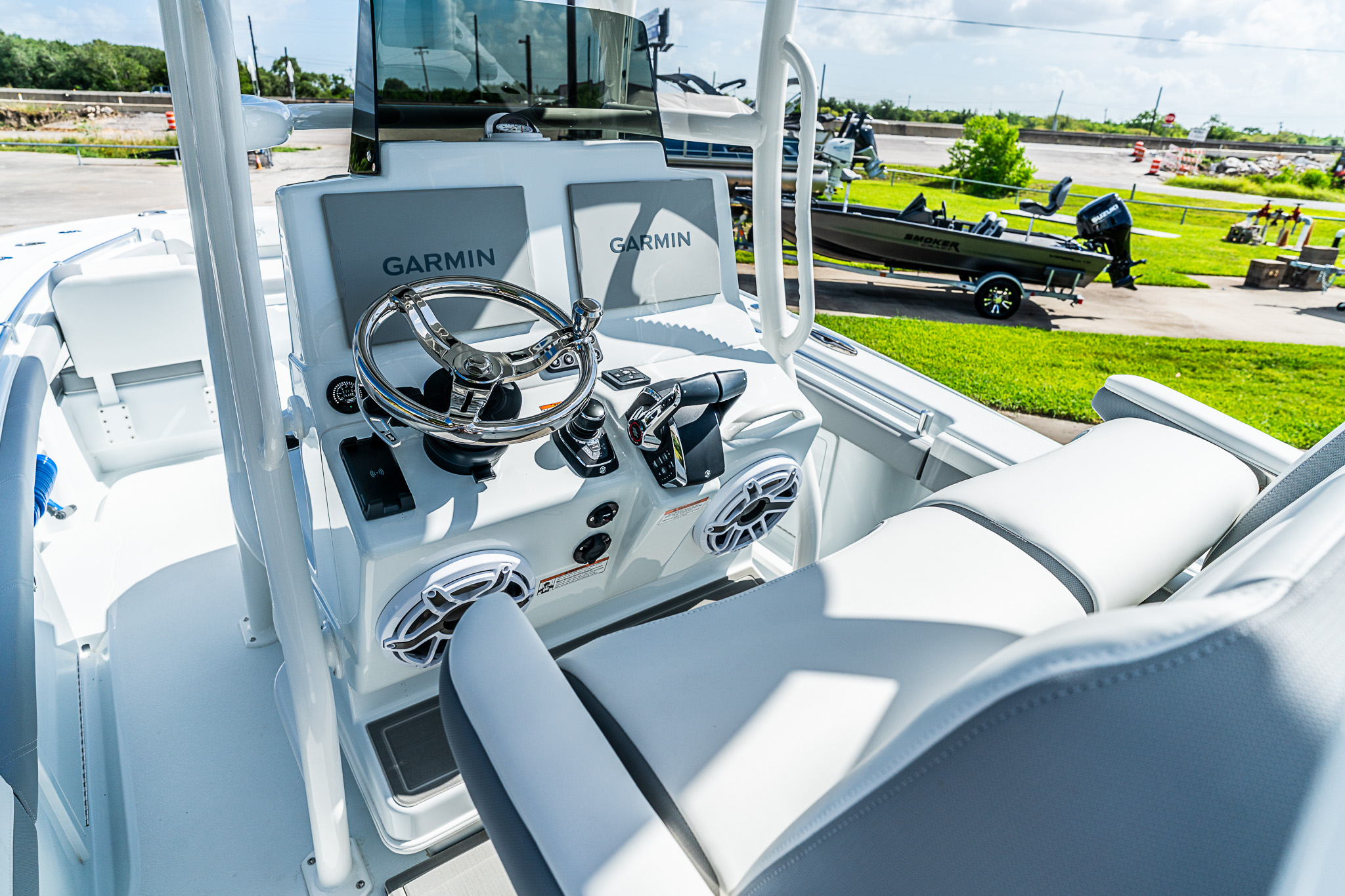 2027 YELLOWFIN 26 Hybrid Base - Image 10
