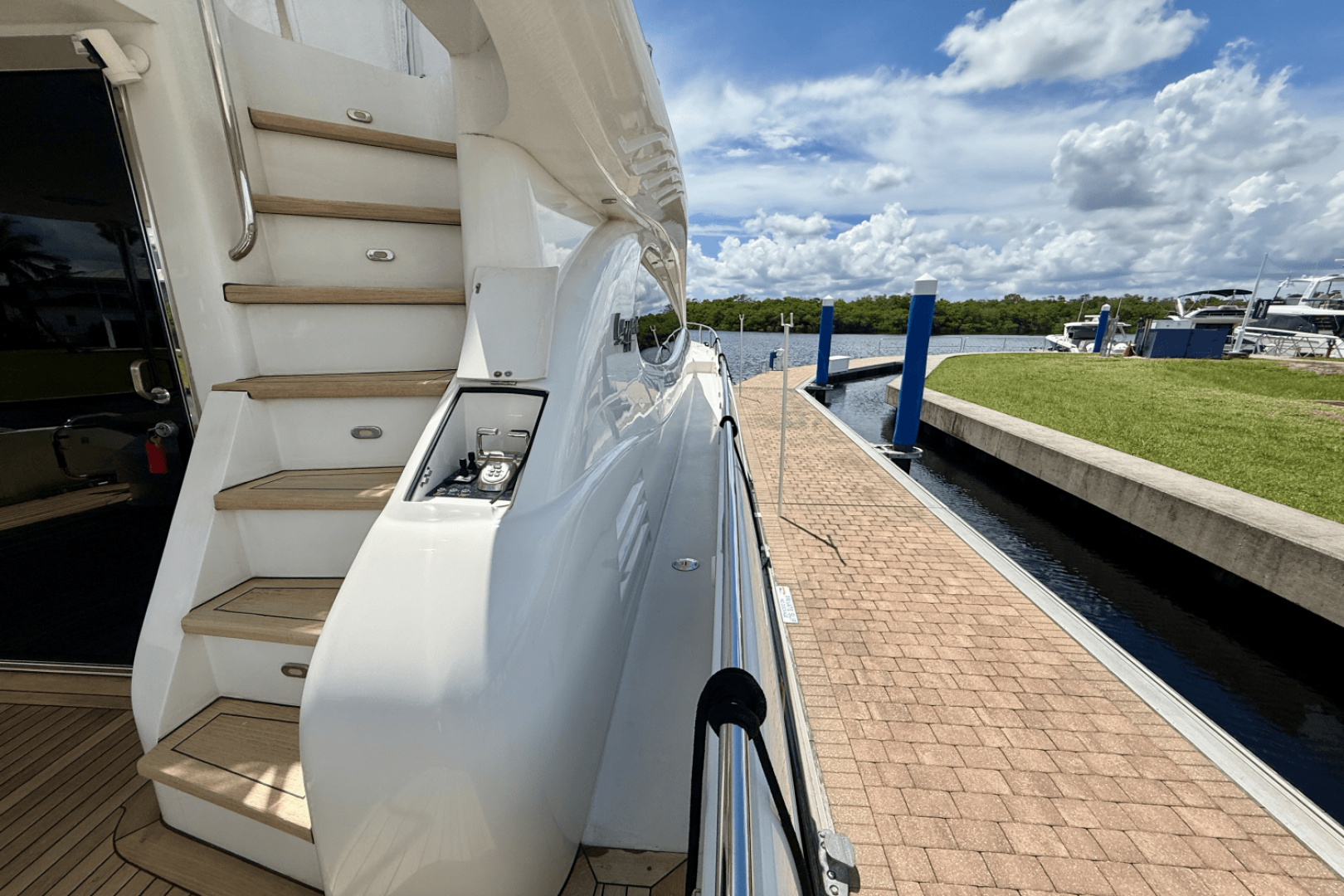 2005 68 FLYBRIDGE - Image 8