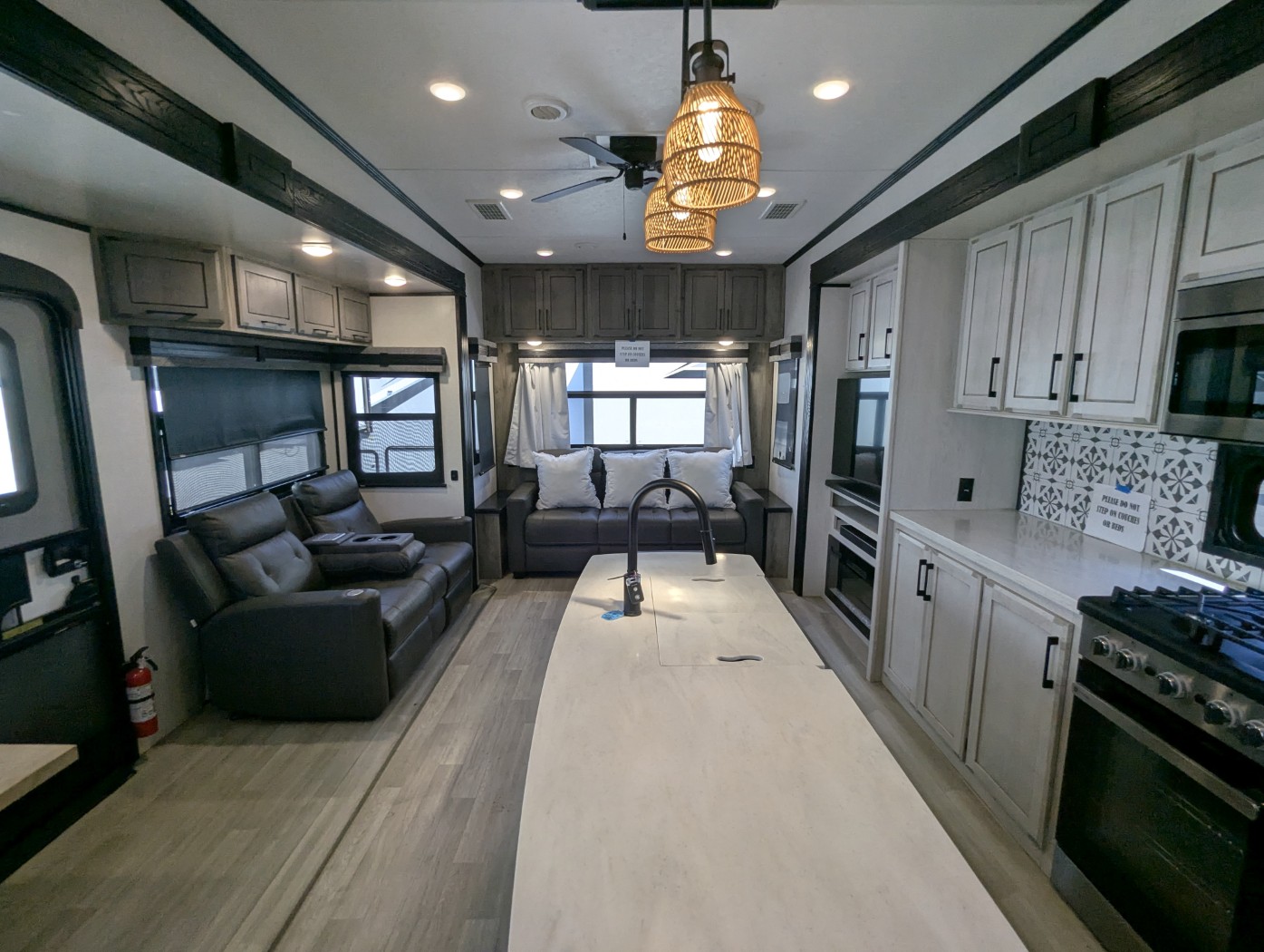 2023 KZ RV Durango Gold G383RLQ - Image 24