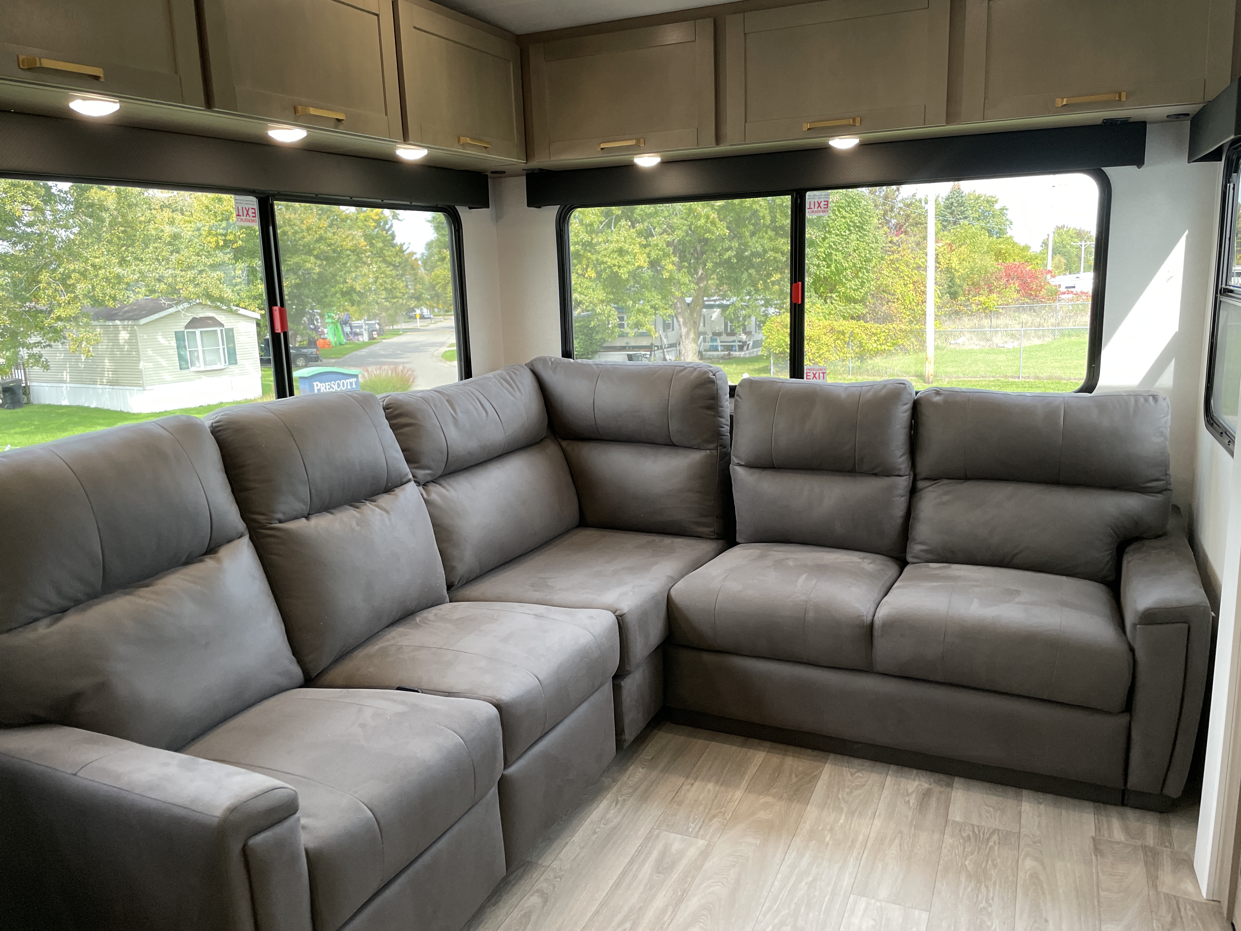 2027 Jayco Eagle SLE 34MBL - Image 9