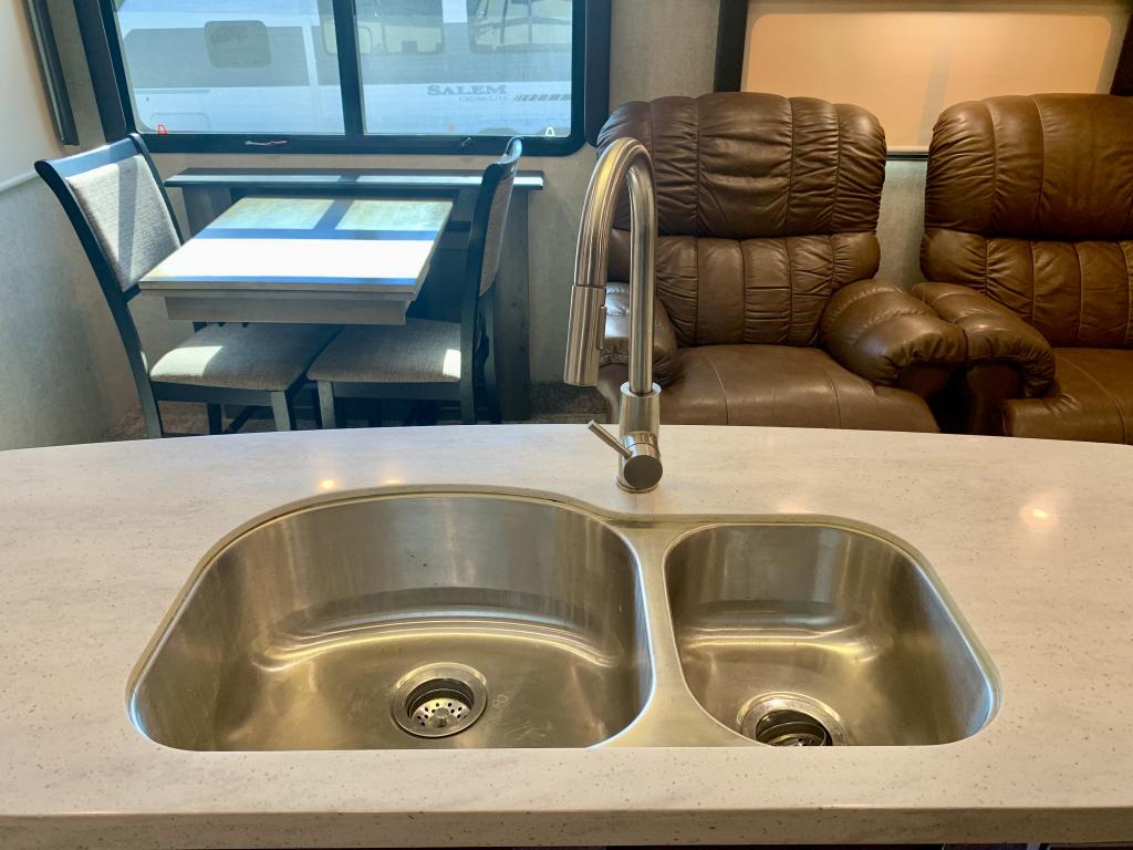 2019 Keystone Montana 3811MS - Image 15