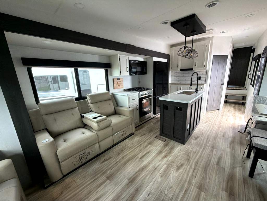 2027 VENTURE RV SPORTTREK 363VFR - Image 19