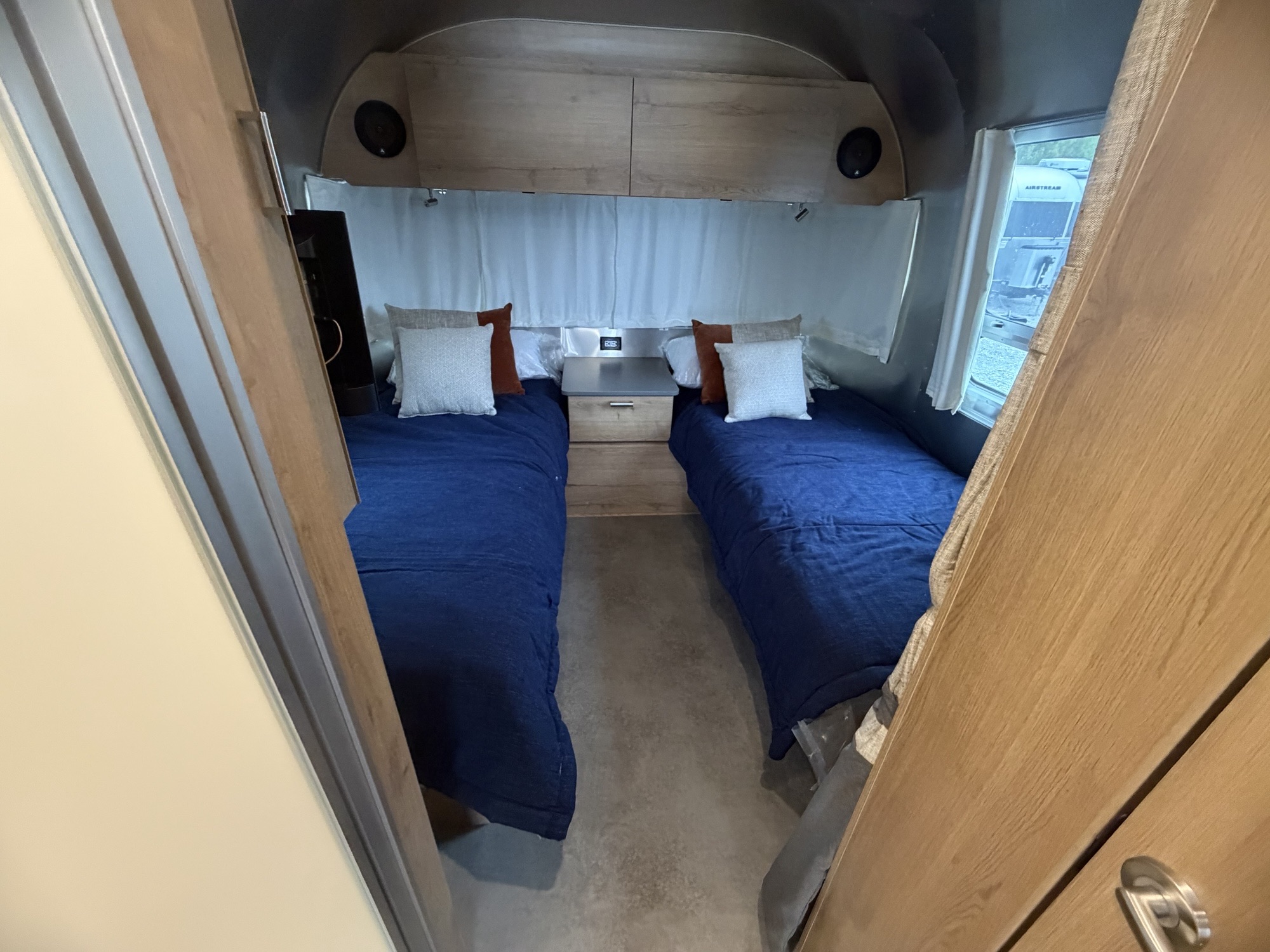 2027 AIRSTREAM TRADE WIND 27FBT - Image 8