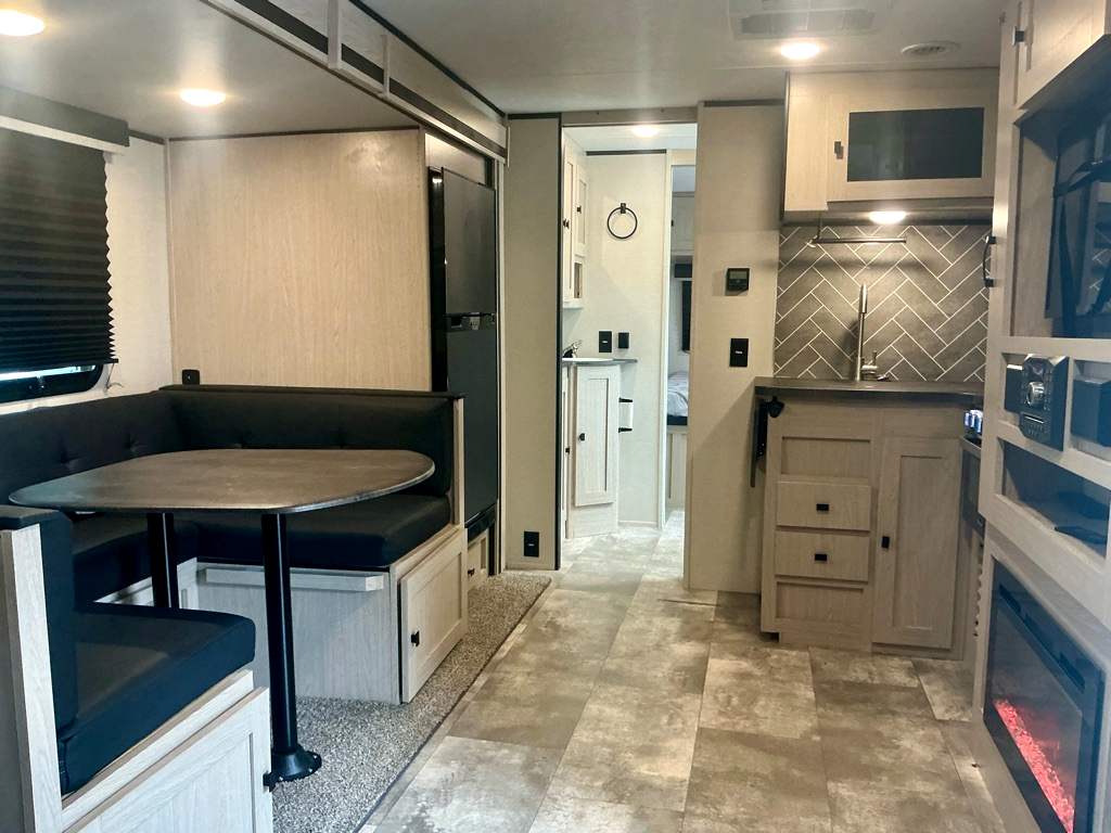 2023 COACHMEN 266BHS - Image 4