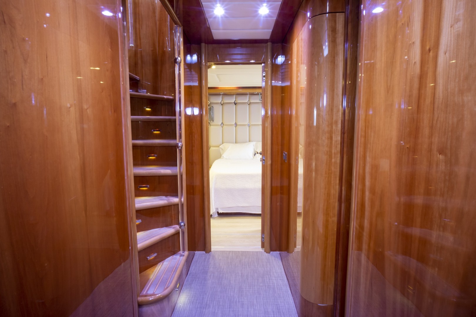 2000 Ferretti Yachts Custom Line 94 - Image 25