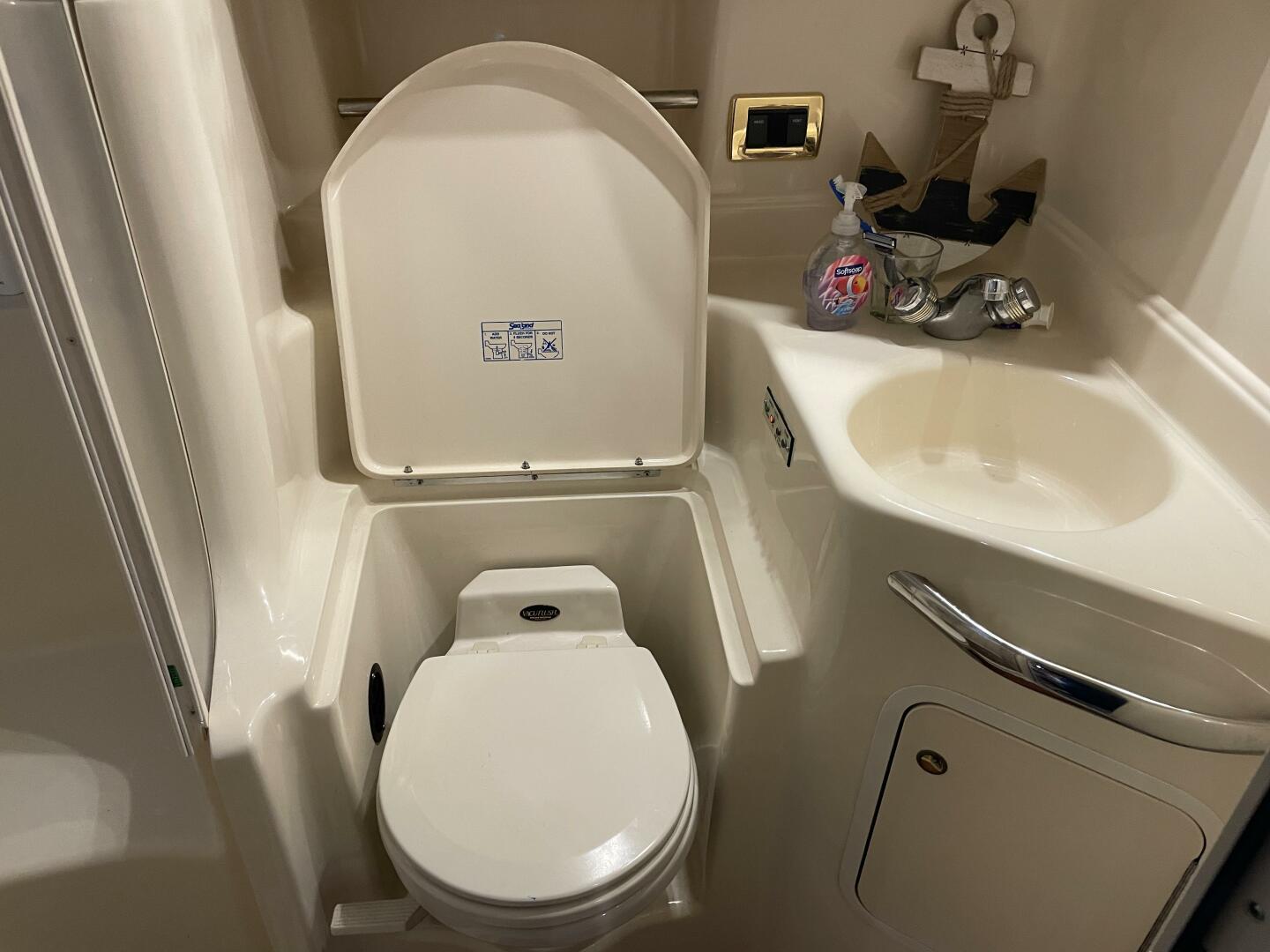 2001 Sea Ray 380 Sundancer - Image 31