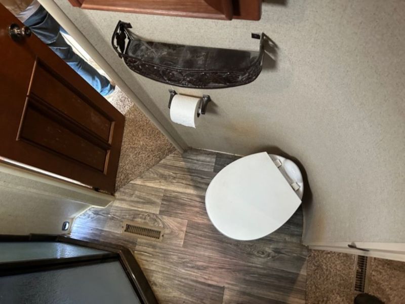 2017 Northwood Arctic Fox 35-5Z - Image 20