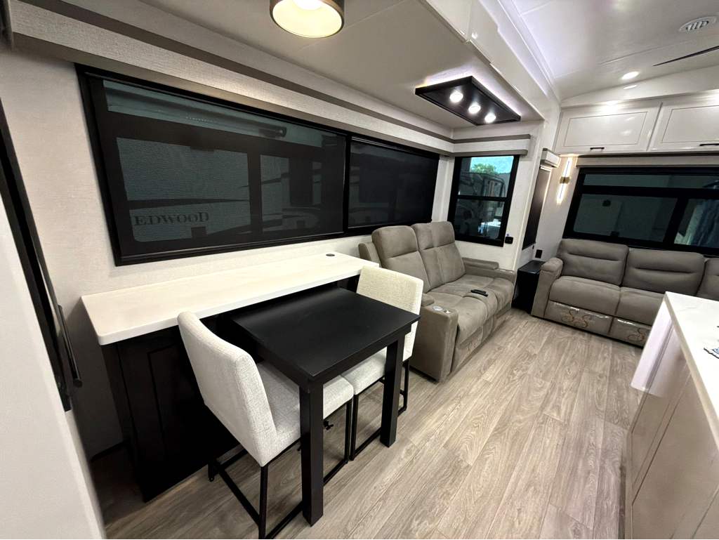 2027 JAYCO PINNACLE 32RLTS - Image 15