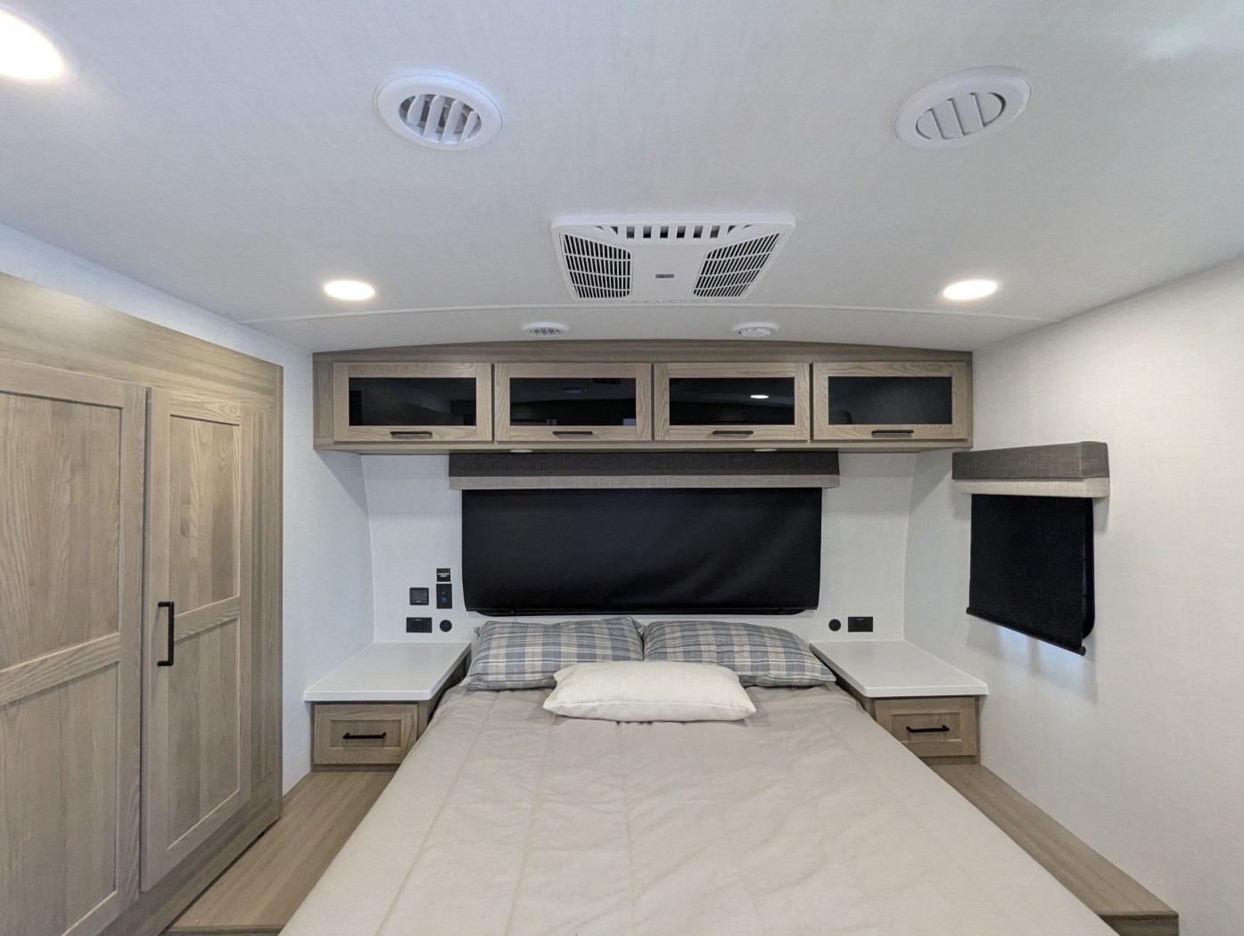2027 Forest River Rockwood Ultra Lite 2618RD - Image 37