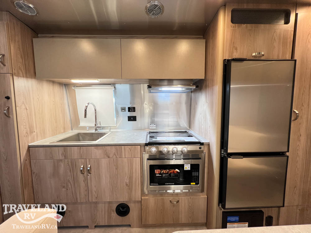 2027 Airstream Flying Cloud 23FBQ - Image 16