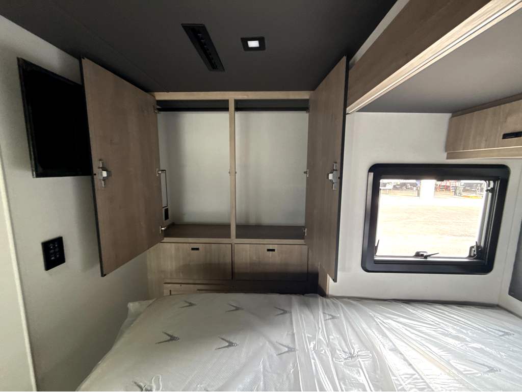 2027 Grand Design Lineage Series M 25FW - Image 22