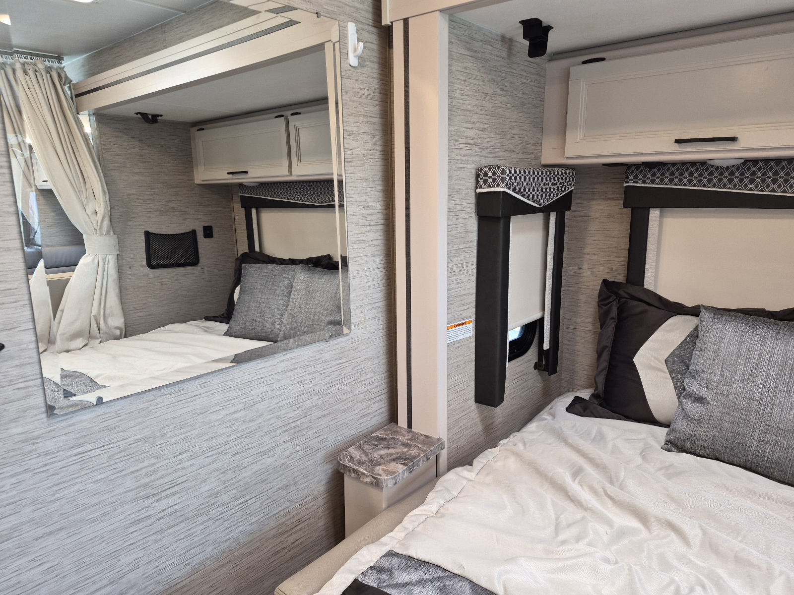 2023 Thor Motor Coach Vegas 24.4 - Image 17