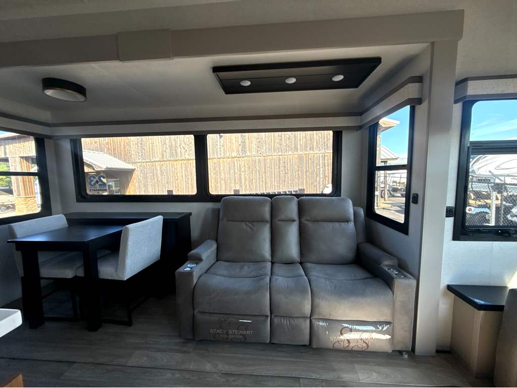 2027 JAYCO NORTH POINT 361RLBH - Image 11