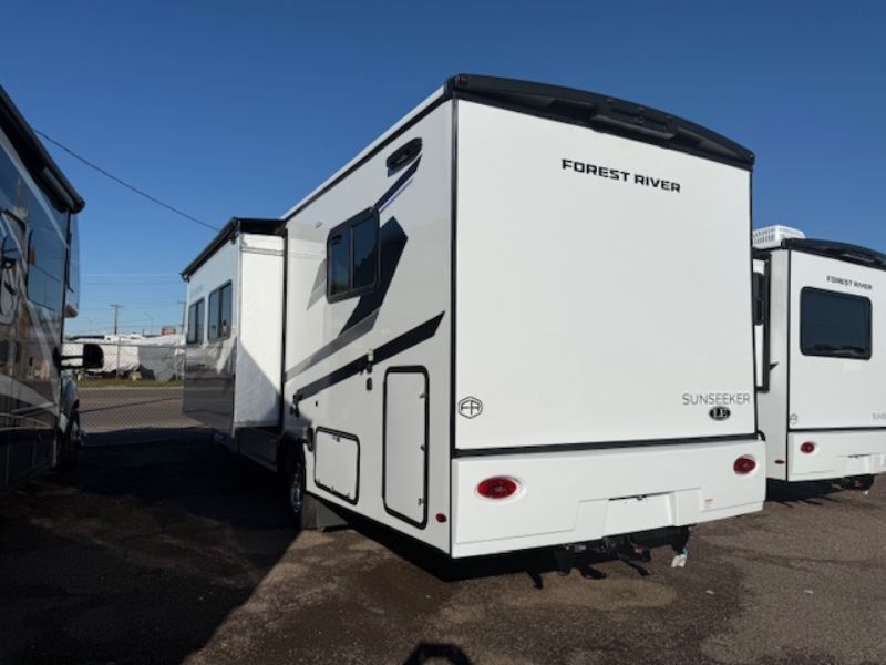 2026 Forest River Sunseeker LE 2850SLEF - Image 2