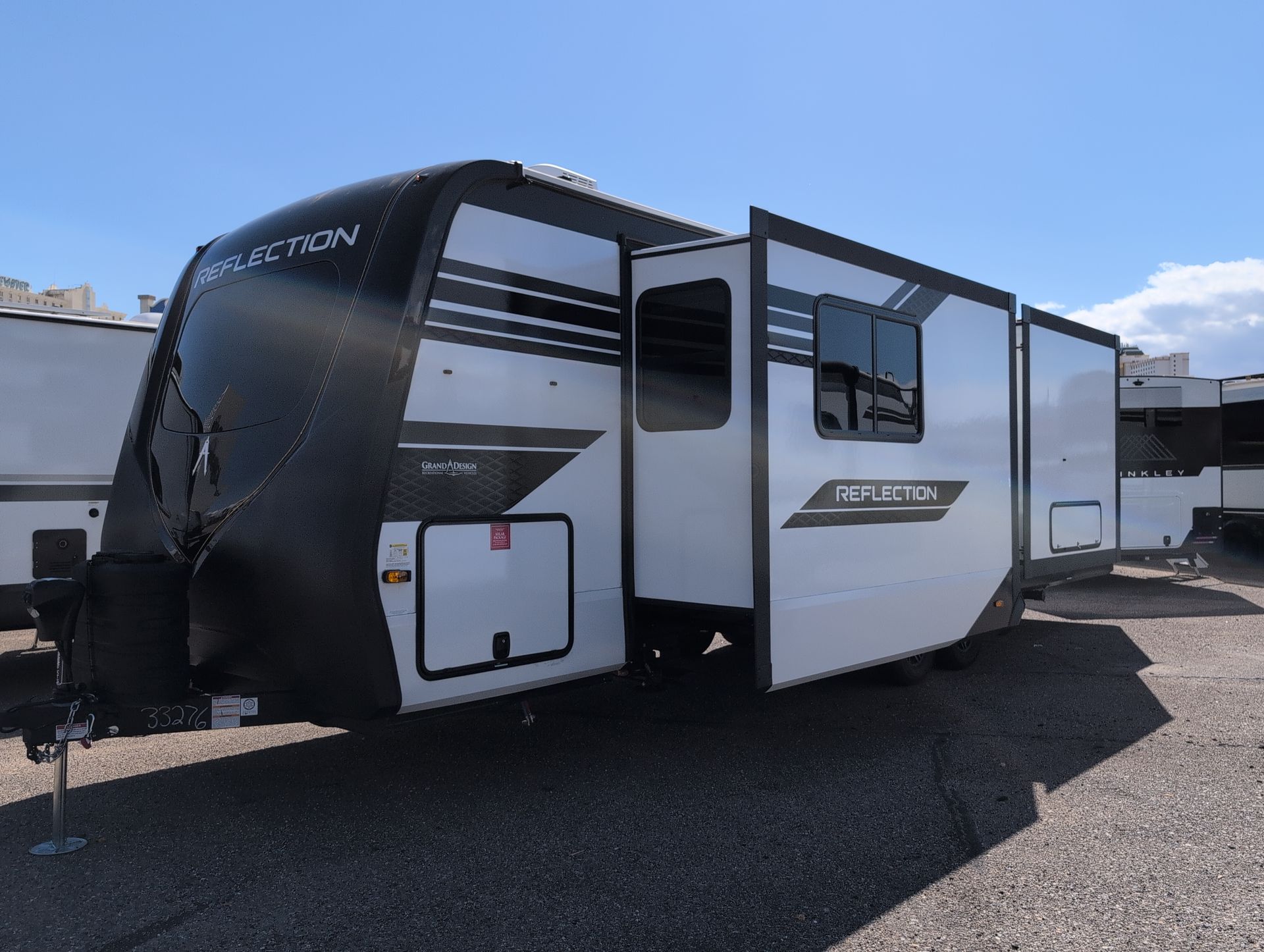 2027 Grand Design Reflection Travel Trailer 322FKTS - Image 10