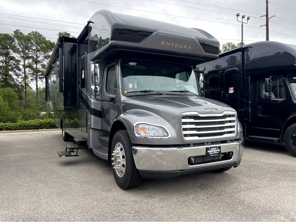 2026 ENTEGRA COACH ACCOLADE 37M - Image 1
