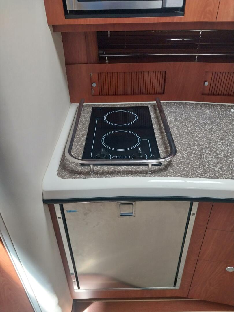2011 Monterey 340 Sport Yacht - Image 14