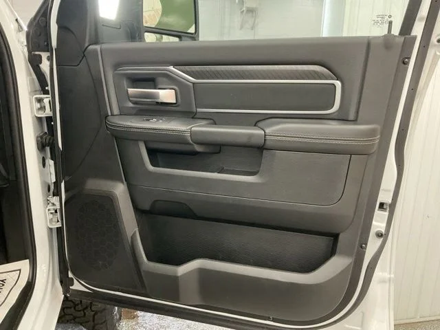 2026 Ram 2500 Big Horn 4x4 Crew Cab 6'4" Box - Image 25