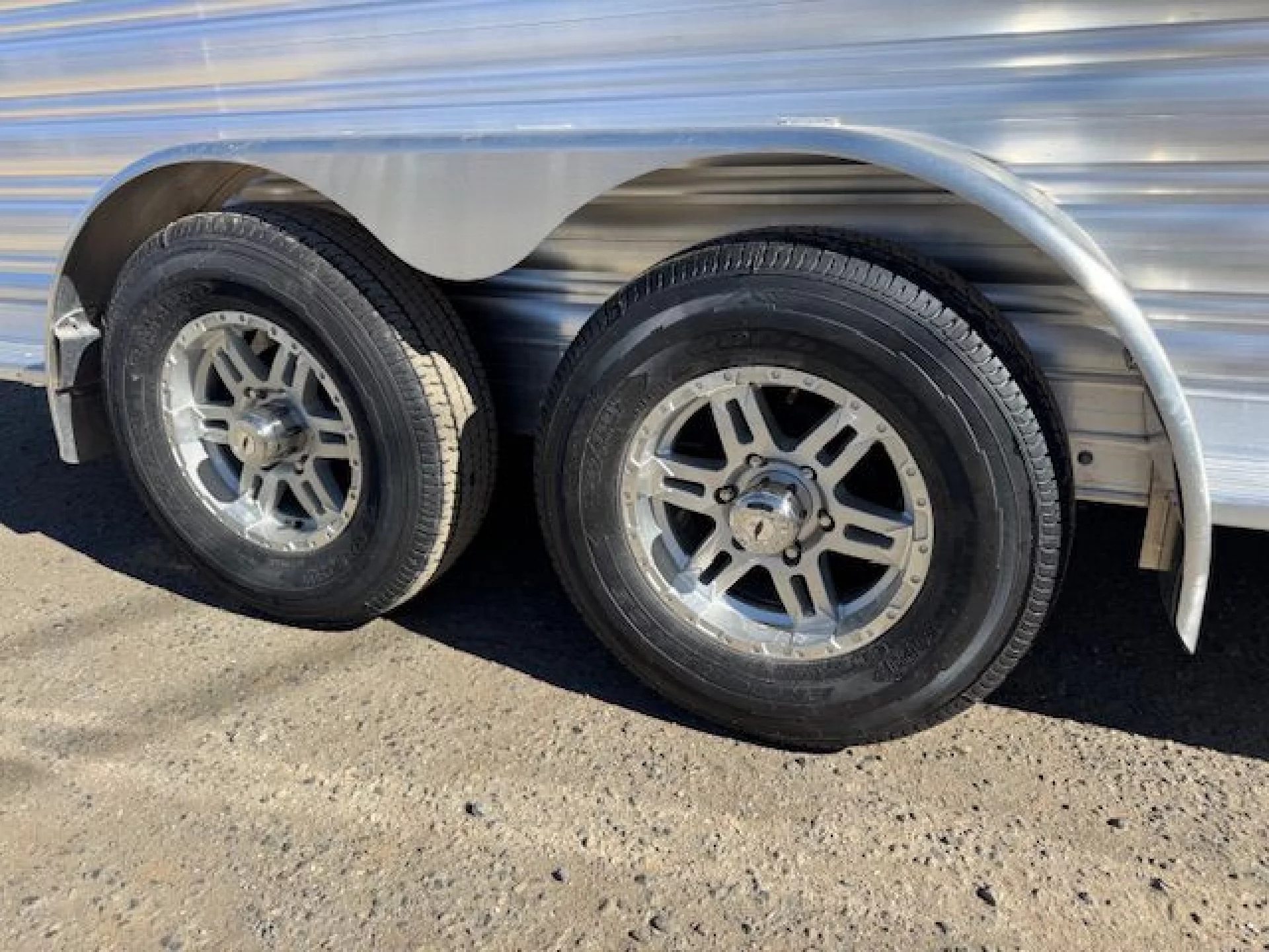 2026 FEATHERLITE FEATHERLITE 9651 3 HORSE SLANT PACKAGE B - Image 3
