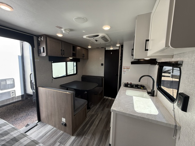 2025 Jayco Jay Flight SLX 175FQW - Image 4