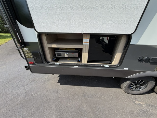 2027 Forest River Rockwood Mini Lite 2509S - Image 10