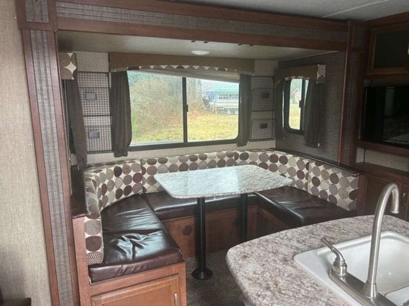 2017 Keystone Passport Ultra Lite Grand Touring 2450RLWE - Image 13