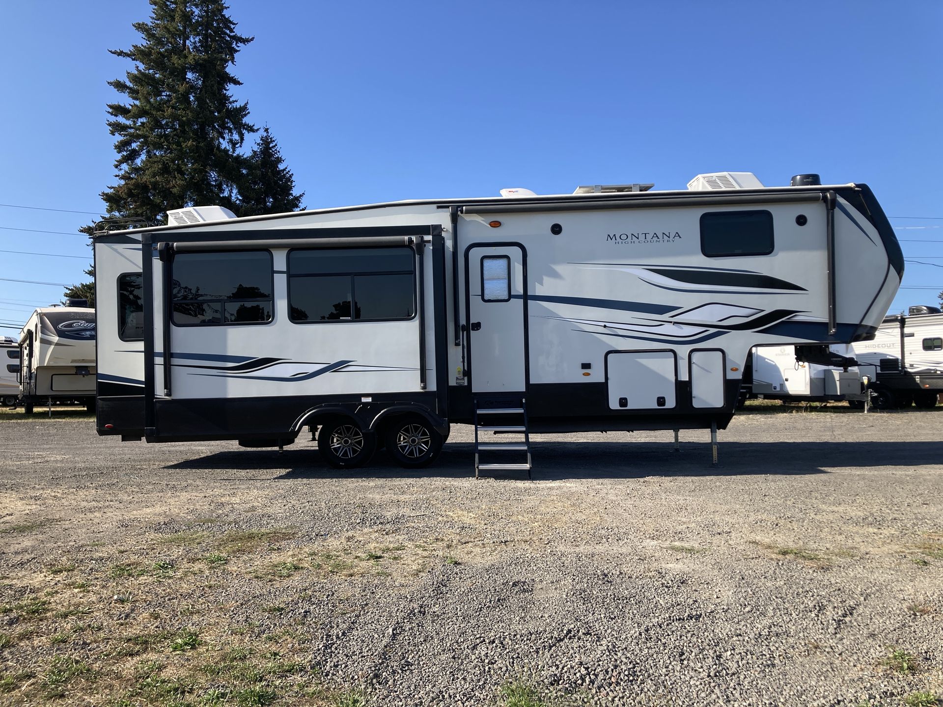2022 Keystone Montana High Country 295RL - Image 26