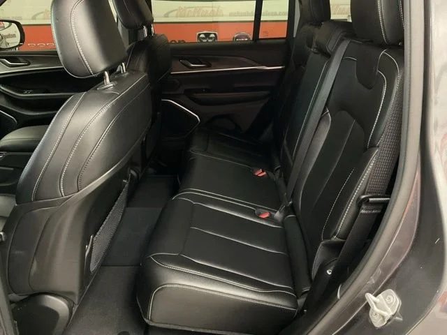 2023 Jeep Grand-Cherokee-L Laredo Altitude 4x4 - Image 21