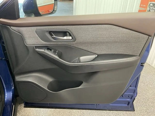 2022 Nissan Rogue Utility 4D SV AWD - Image 24