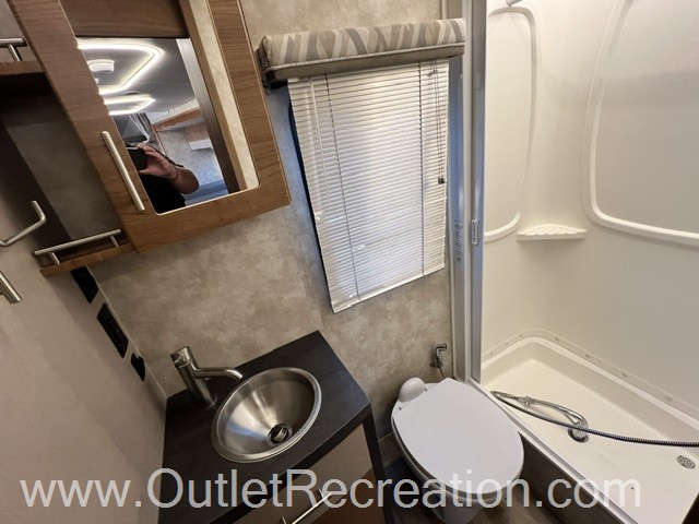2019 Winnebago View 24D - Image 18