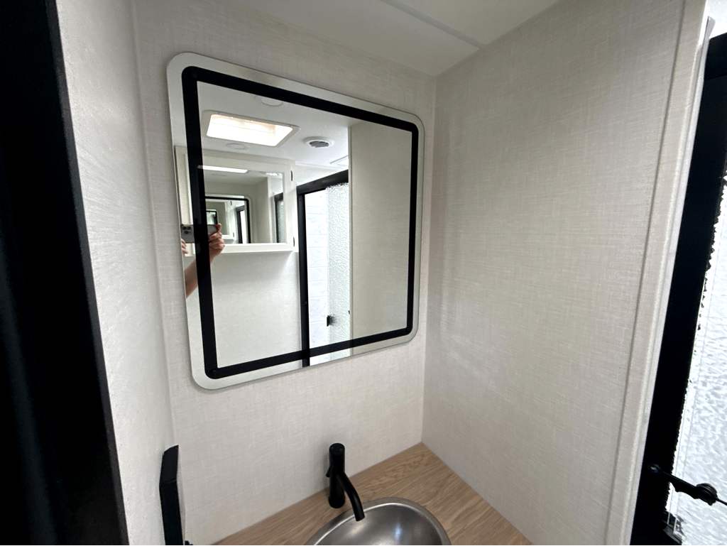 2027 VENTURE RV SPORTTREK 333VFK - Image 28