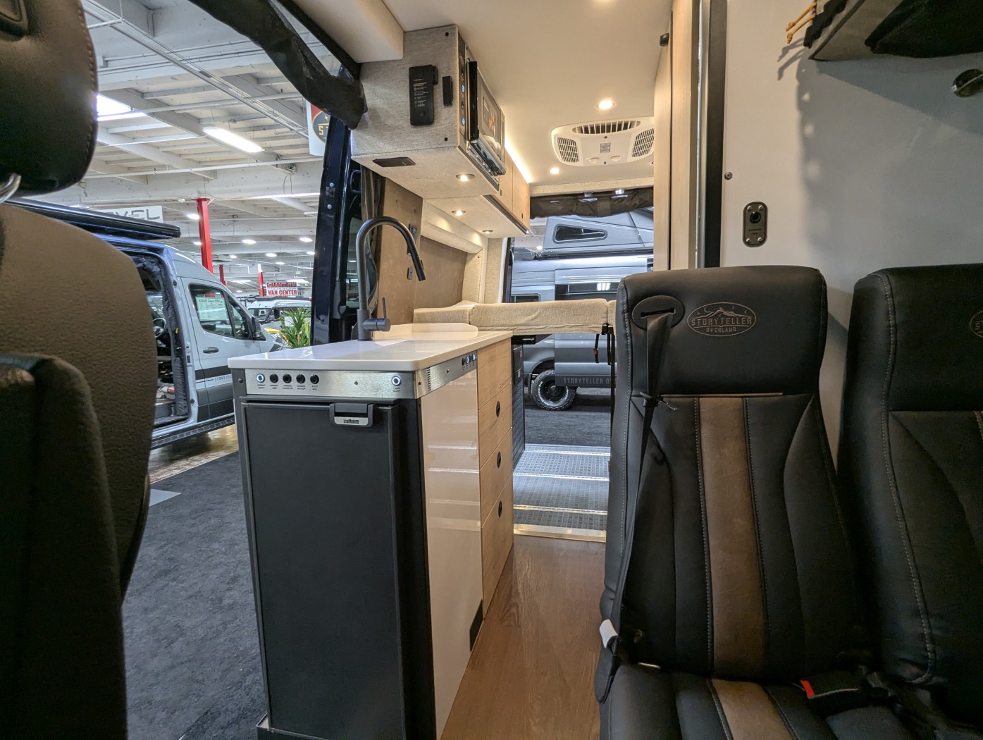 2027 Storyteller Overland Dark Mode XO - Image 28