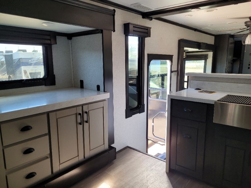 2021 CrossRoads Redwood RW3981FK - Image 23