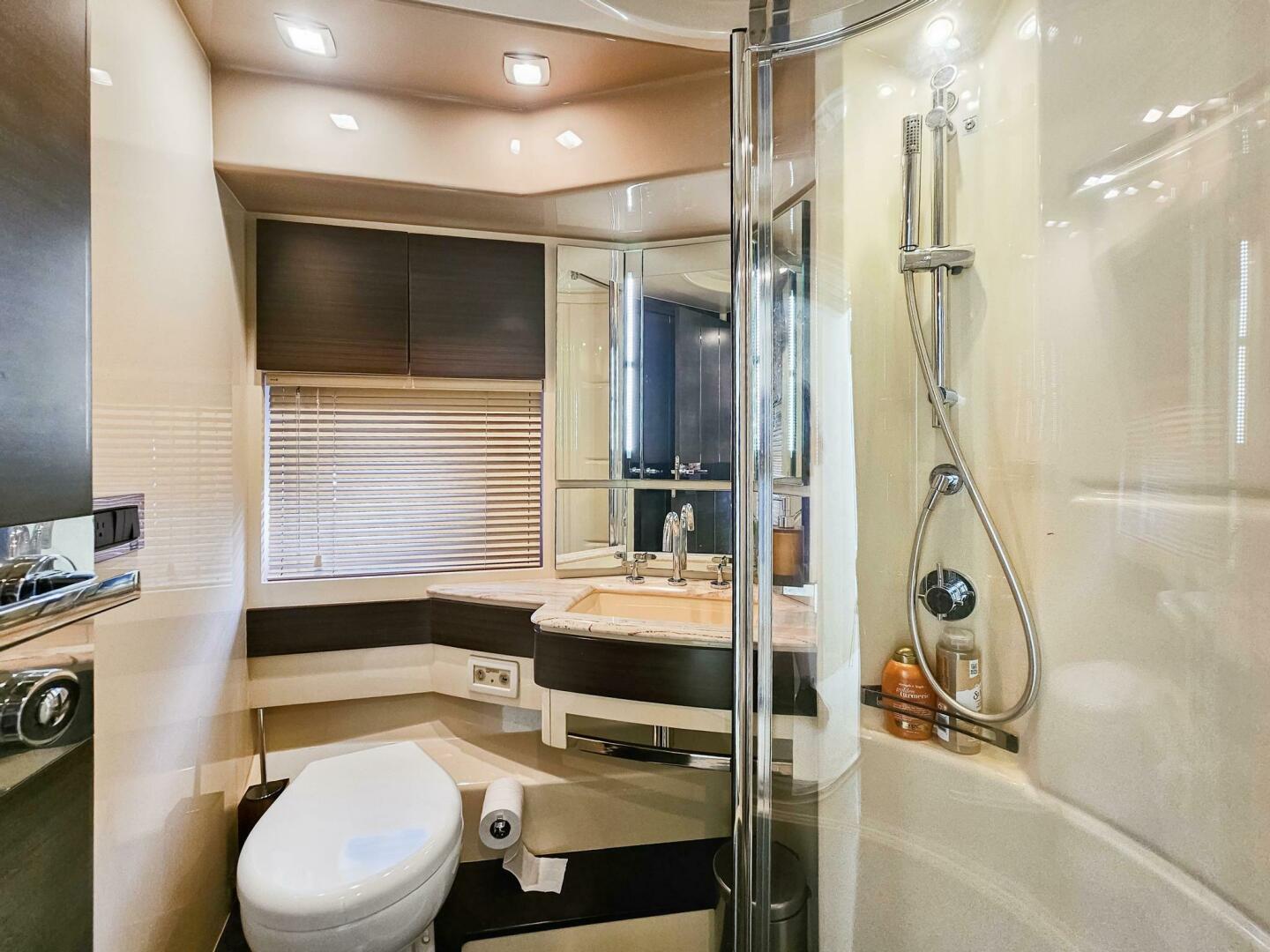 2013 Azimut 70 - Image 54