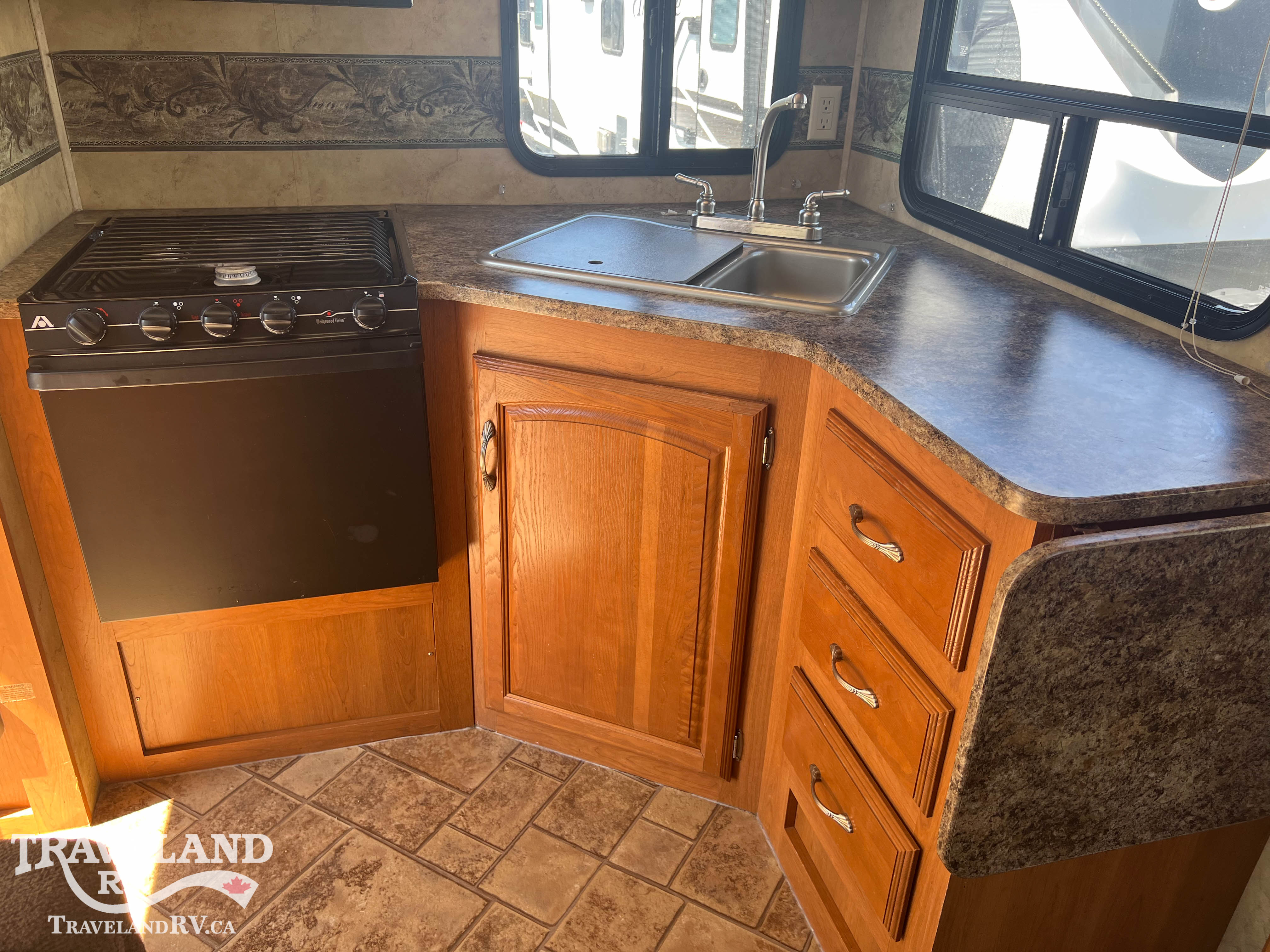 2009 Keystone Cougar 243RKS (West Coast) - Image 12