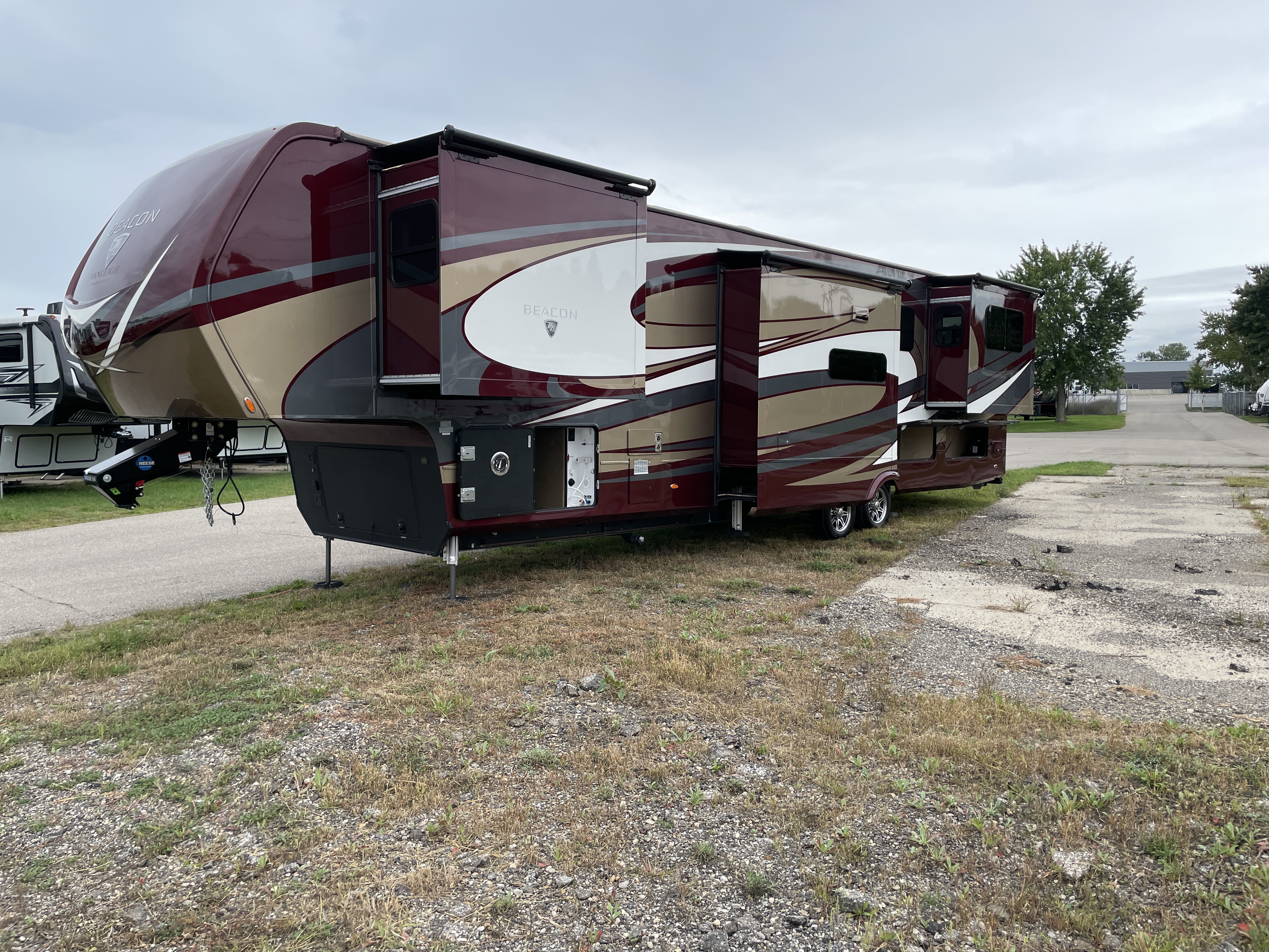 2020 Vanleigh RV Beacon 42RDB - Image 11