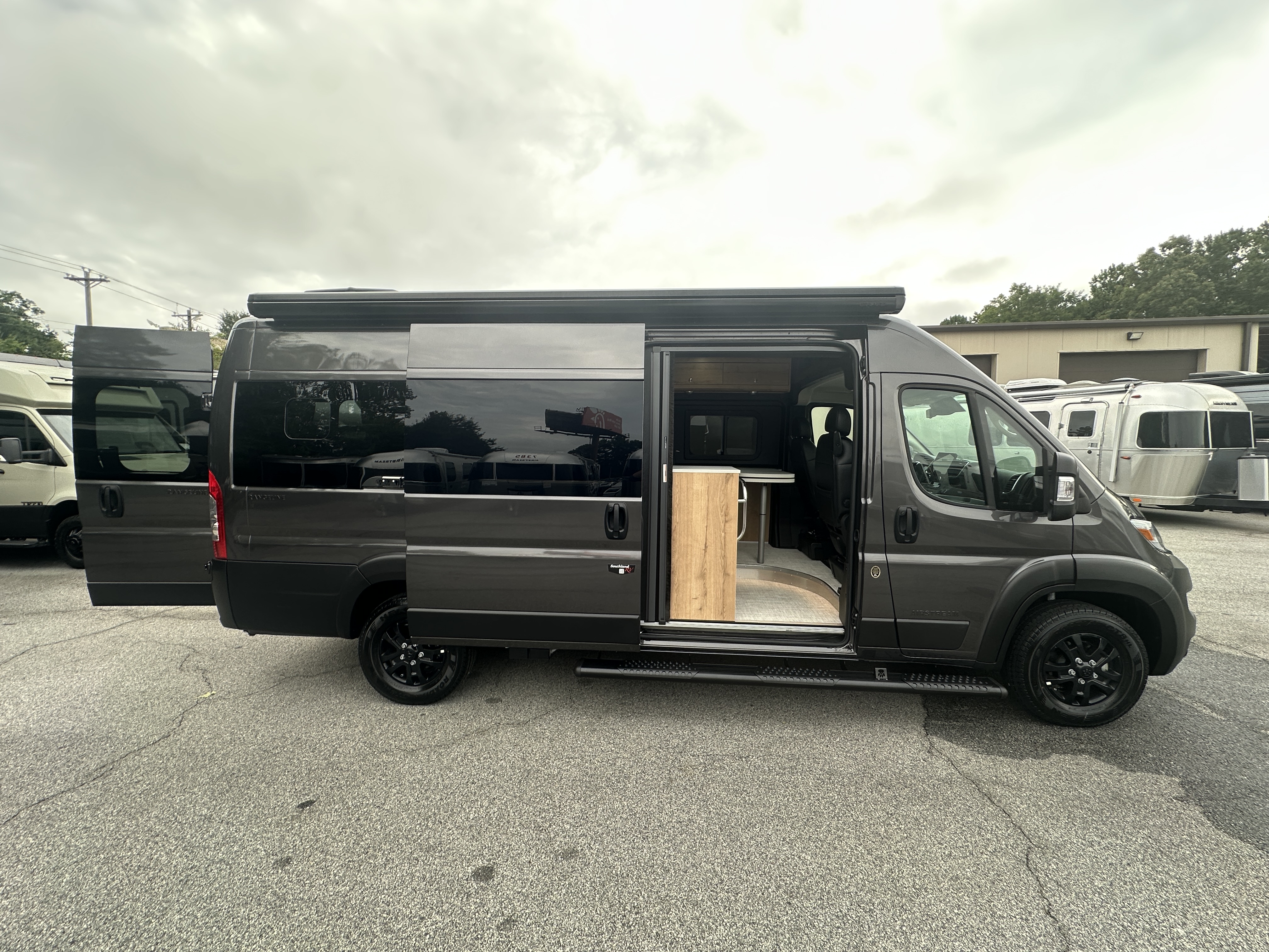 2027 Airstream Rangeline 21PS - Image 10